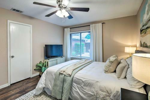 Modern Coppell Retreat With Patio And Fire Pit!