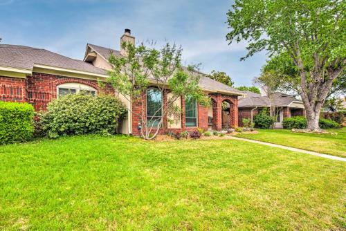 Modern Coppell Retreat With Patio And Fire Pit!