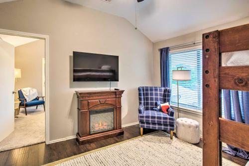 Modern Coppell Retreat With Patio And Fire Pit!