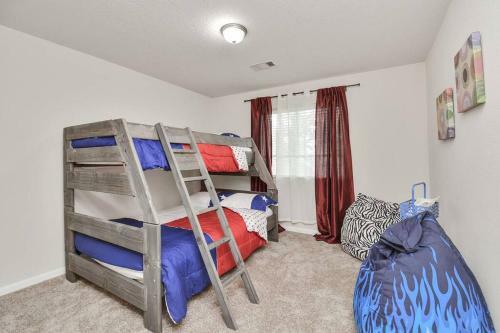 Elegant And Cozy 3br Conroe Home