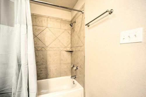 Cozy Canyon Lake Abode Less Than 1 Mi To Boat Ramp!