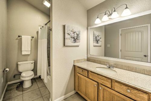 Cozy Canyon Lake Abode Less Than 1 Mi To Boat Ramp!