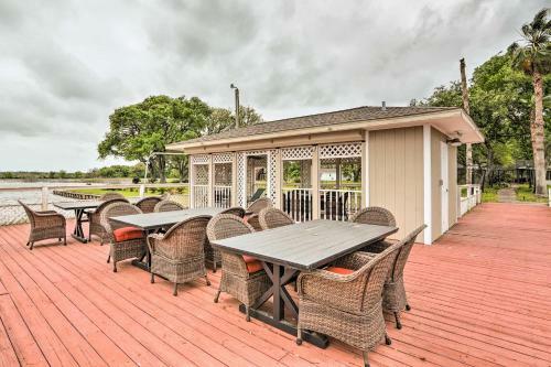 Freeport Retreat With Lake Views 6 Mi To Beach