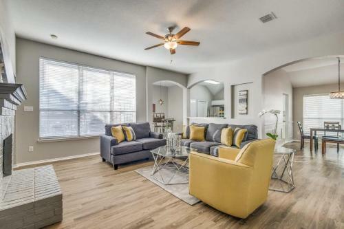 Spacious & Cozy Frisco Bling Home