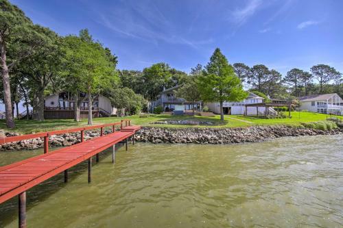 Lakefront Home On Cedar Creek With Game Room!