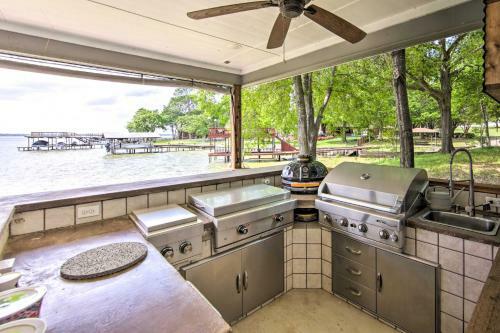 Lakefront Mabank Retreat With Dock And Boat House