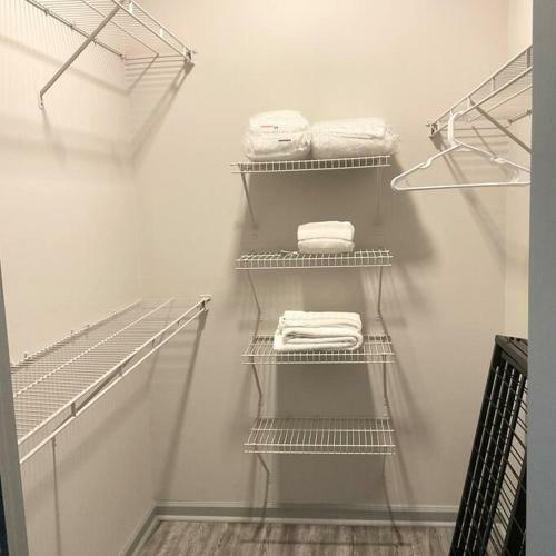 An Amazing 2 Bedroom/2 Full Bath Apartment Unit With Desk