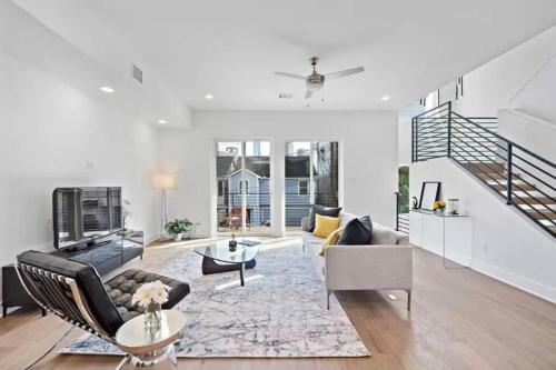 Stunning 4 Story Modern Home W/ Spectacular Views