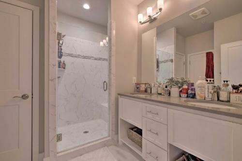 Comfortable Fairfax Home With Walkable Location