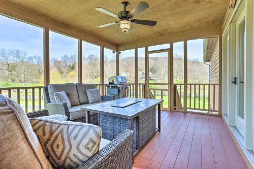 Pet-friendly Bentonville Cabin With Mtn Views!