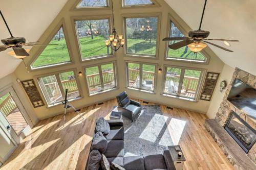 Pet-friendly Bentonville Cabin With Mtn Views!