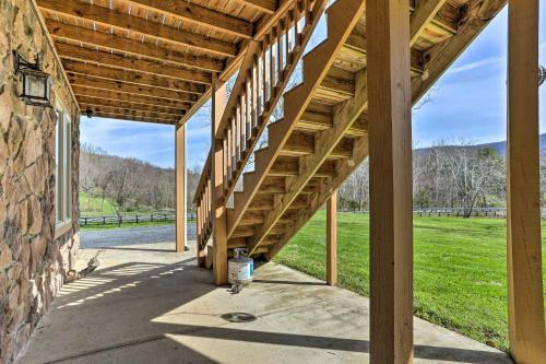 Pet-friendly Bentonville Cabin With Mtn Views!