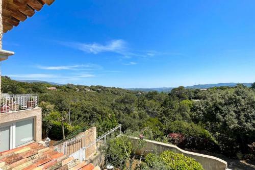 2 Room Apartment With Terrace - Montauroux