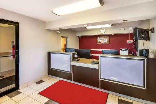 Hotel Super 8 By Wyndham Charleston Wv