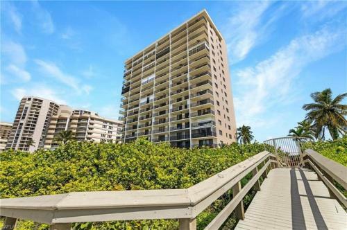 The "sea-winds" Condo I Renovated Beachfront 2 Bed 2 Bath Condo