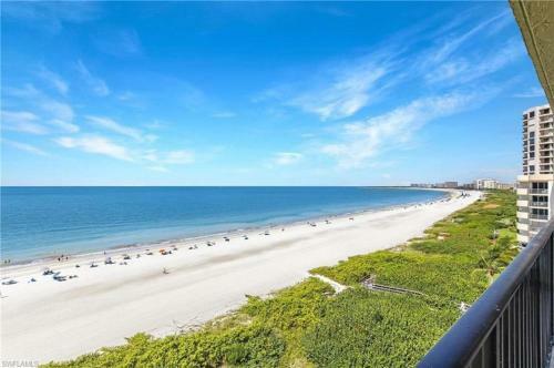 The "sea-winds" Condo I Renovated Beachfront 2 Bed 2 Bath Condo