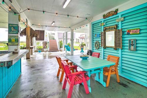 Bright Crystal Beach Home - Next To The Beach