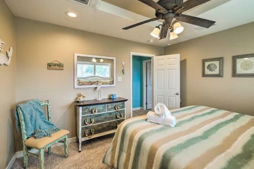 Bright Crystal Beach Home - Next To The Beach
