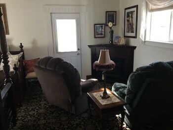 Bed & Breakfast Spurs N Lace Inn