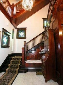 Bed & Breakfast Spurs N Lace Inn