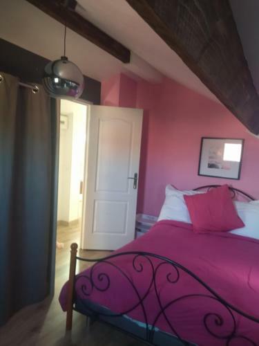 Chambre Pinky Elisabeth Proche Paris