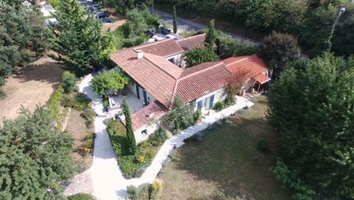 Tranquilit� Et Piscine En Provence Verte