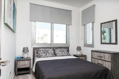 Brand New 3-br Villa/pool,2'on Foot-trinity Beach!