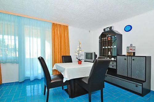 Apartment In Vir With A Barbecue