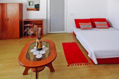 Apartment In Vir With A Barbecue