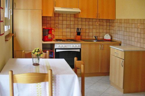 Apartment In Vir With A Barbecue