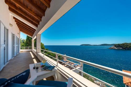 Villa K Dubrovnik - Five Bedroom Villa With Private Sea Access