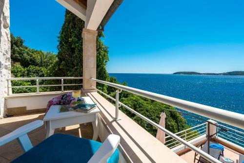 Villa K Dubrovnik - Five Bedroom Villa With Private Sea Access