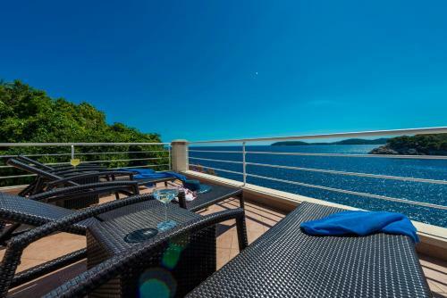Villa K Dubrovnik - Five Bedroom Villa With Private Sea Access
