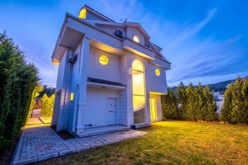 Villa Sahra