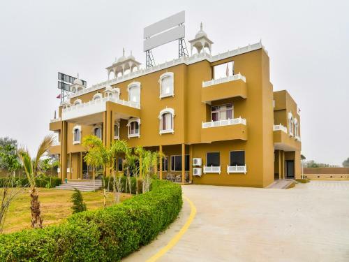 Oyo 28737 Hotel Mayur