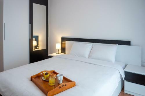 Sunny 1bdr Apartment Near Center - Free Parking