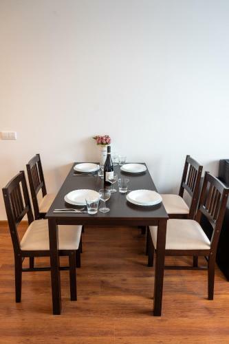 Sunny 1bdr Apartment Near Center - Free Parking