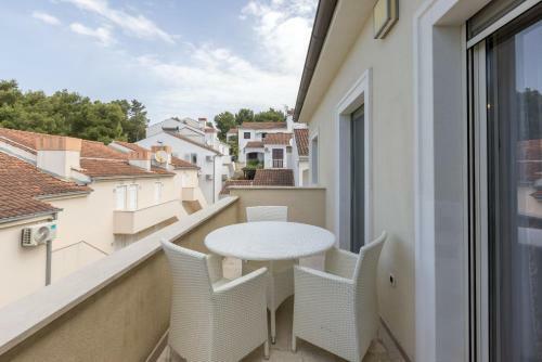 Apartments Lav & Lavica