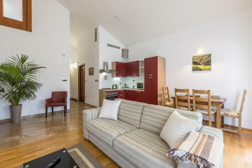 Apartments Lav & Lavica