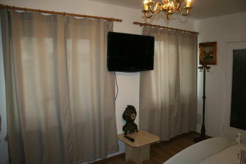 Hostal Colev Rooms