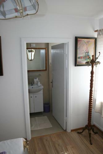 Hostal Colev Rooms
