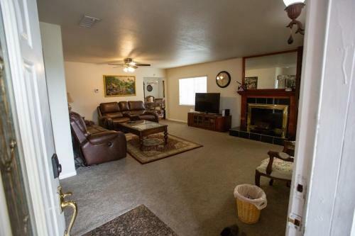 Spectacular 4br Home On 2 Acre Estate