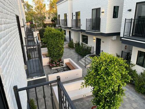 Centrally Located La Designer Home W 360 Roof Deck