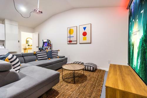 Utopic Villa Sunset Pool + Game Room Perfect For Large Groups