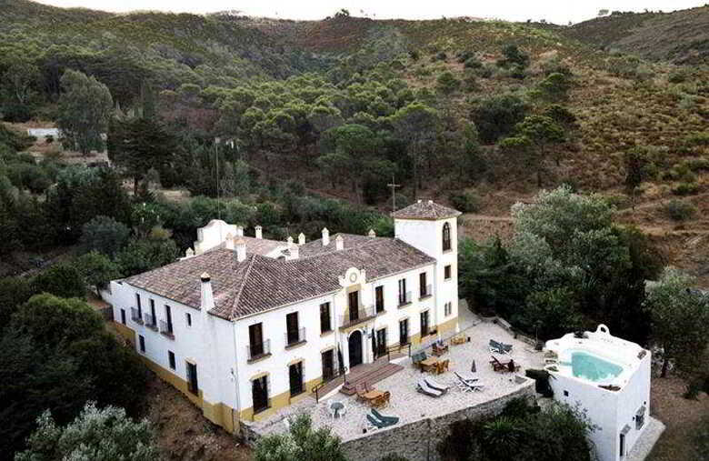 Hotel Humaina(.)