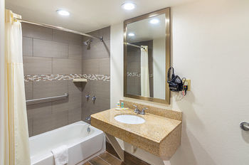 Hotel Quality Inn East