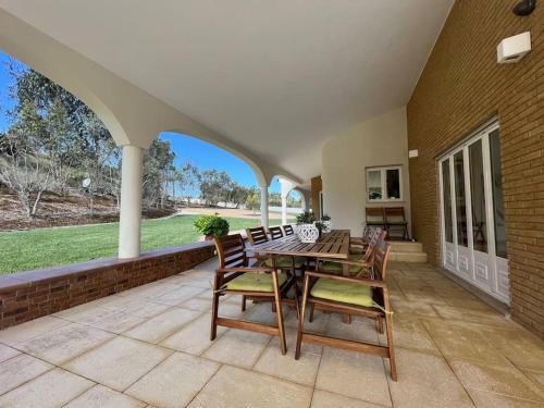 Luxurious And Spacious Villa With A Big Pool
