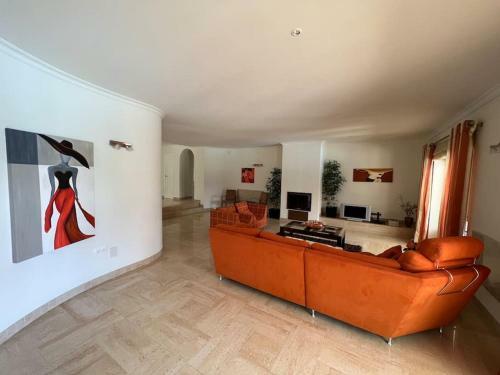 Luxurious And Spacious Villa With A Big Pool