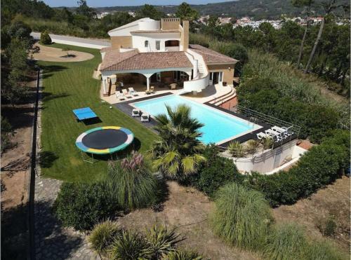 Luxurious And Spacious Villa With A Big Pool