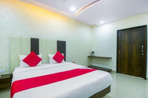 Oyo 88908 Hotel Samrat Palace - Moca